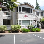 Exterior of 1661 Forest Avenue Apartments