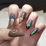 Spooksville, the eye ball on the thumbnail actually moves! There literally nothing the artist can't do! Book her!!