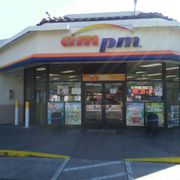 the front of a grocery store