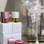 Looking for the perfect ring box for your wedding day photos, we have them!