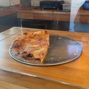 I think this is cheese pizza~