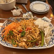 Pad Thai with shrimp/chicken