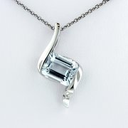 Aquamarine and white gold pendant.