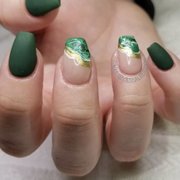 Yep those are geo nails, gorg right?!