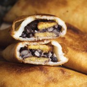 Vegan Empanada: Black beans and plantains. - Empanada vegana