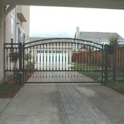 Single arched gate w/scrolls , round pickets and collars