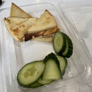 Half cucumbers, cucumber shortage or the cook is to cheap and clueless