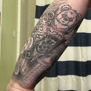 The only ones he didn't do were the tiny fish hook and the little lady bugs on my wrist. He's amazing.