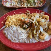 Pueblito plate. Chicken strips and shrimp served with corn tortillas