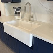 Syrus quartz countertop and a full quartz backsplash.