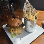 Cowboy (with siracha garlic bbq sauce) (16$)