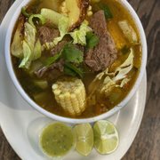 Delicioso caldo de res