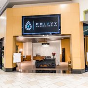 Privvy entrance: across from Victoria's Secret