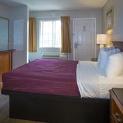 Queen Bedroom