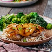 a plate of chicken and broccoli