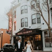 Photo: @ericamurphyweddings
Dress/Suit: AE Bridal
Planning/Design: @rachelleleann
Venue: @hoteldiamondchico @thegrillchico