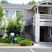 Exterior of 1661 Forest Avenue Apartments