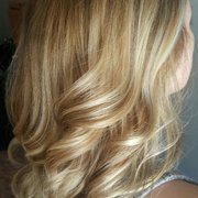 I had the pleasure of blending her outgrowth with a more neutral base to create a soft smooth transition.  #tamibutlerhair #rootmelt