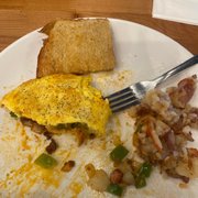 Chorizo omelet & home fries