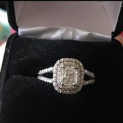 Beautiful ring! Excellent service and great prices!