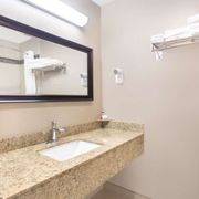 Guest room bath
