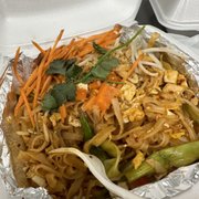 Lunch chicken pad Thai