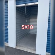 5'X10′ (50 Sq. Ft.)
Small amounts of furniture, sofas, chairs, chest of drawers, bedspring and mattress, business supplies, and records.